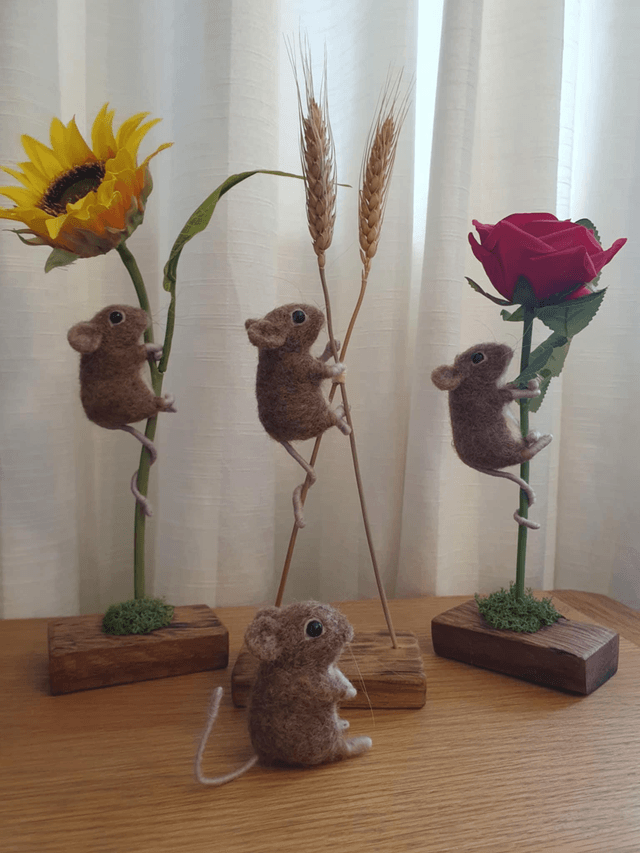 Needlefelt mice